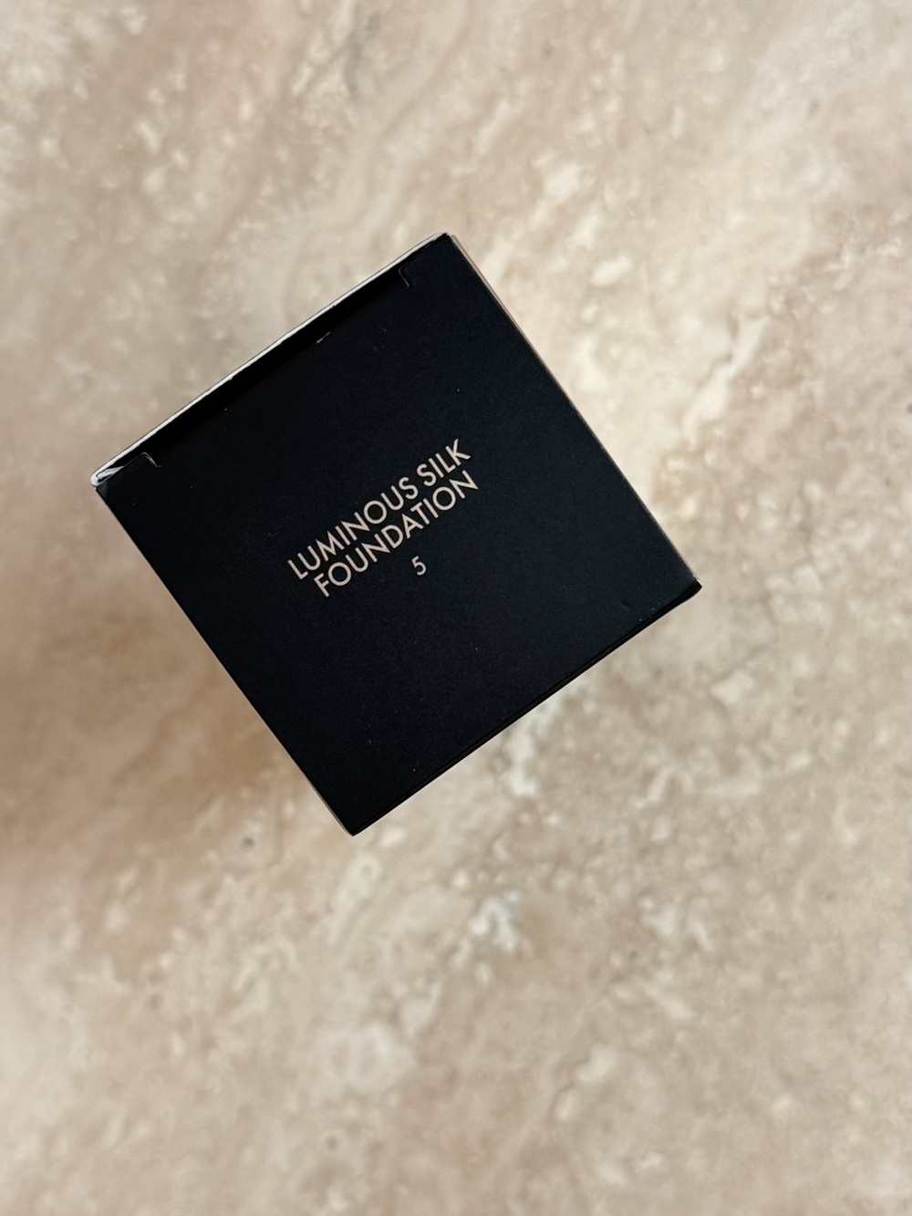 Giorgio Armani Luminous Silk Foundation - 5 - Picture 2 of 3